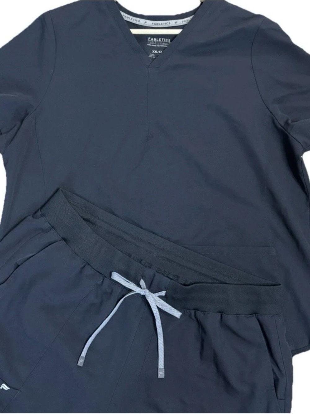 Fabletics Black Solid Scrub Set Women XXL/1X V-Neck Top & Drawstring Pants - Picture 10 of 12